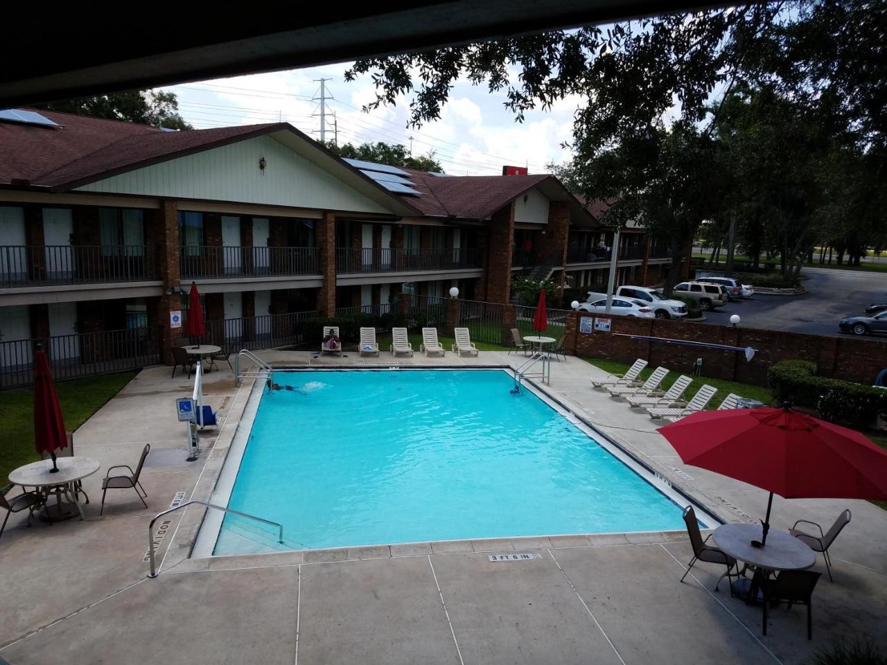 Hotel Ramada By Wyndham Temple Terrace/Tampa North Exterior foto
